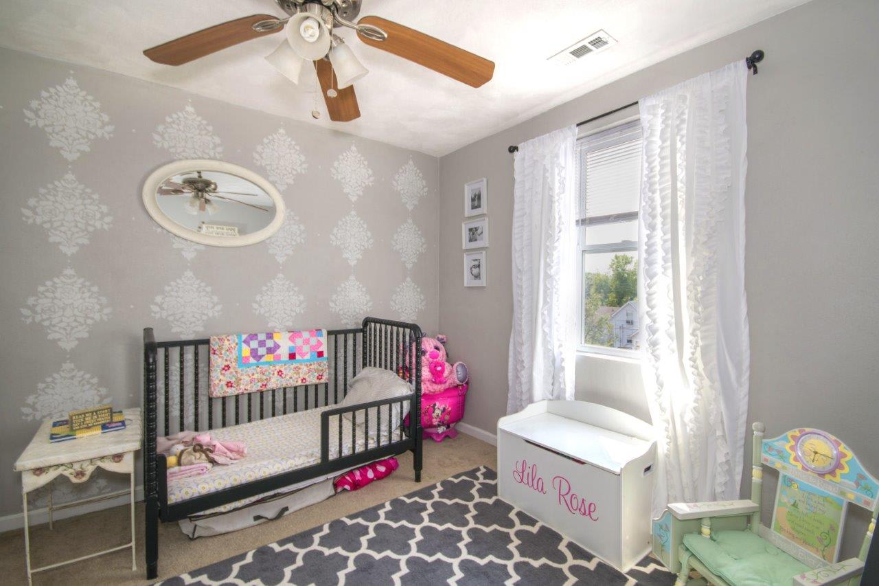 child's bedroom freshly painted for selling the house