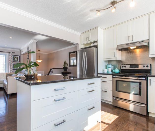 kitchen-staged-bright-clean